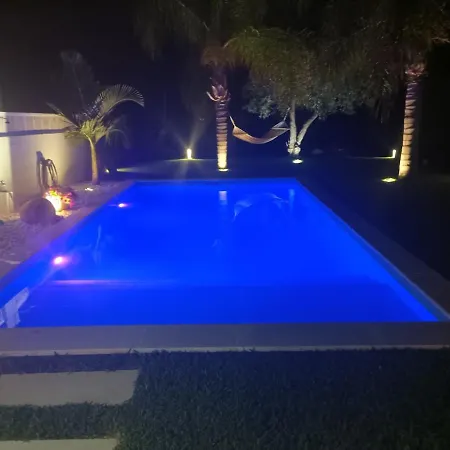 Casa Recièn Reformada Con Jardin Y Piscina Privada Hébergement de vacances
