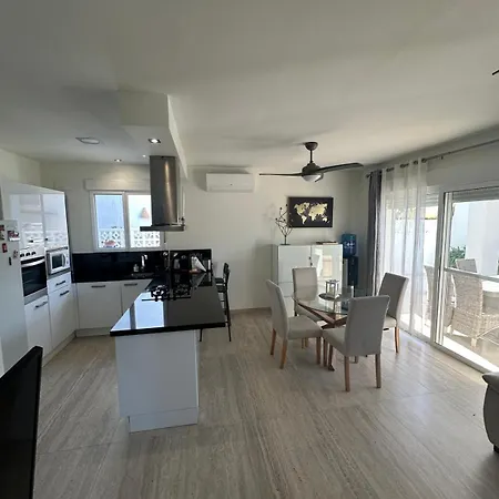 Casa Recièn Reformada Con Jardin Y Piscina Privada Hébergement de vacances *