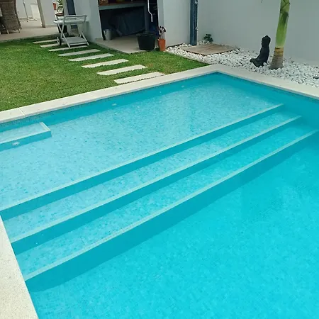 Hébergement de vacances Casa Recièn Reformada Con Jardin Y Piscina Privada *